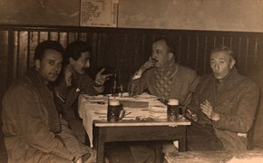 L to R: Sait Faik, Fikret Ürgüp, Özdemir Asaf and art historian Gültekin Elibal at the Beyoğlu Anatolian Pub 1954.